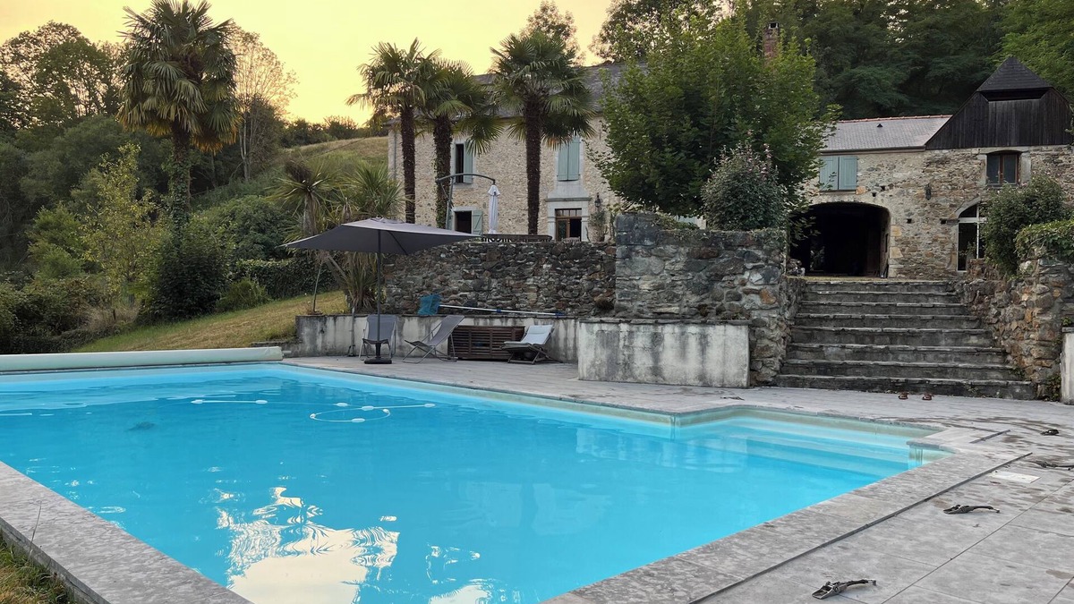 Montaut House | Casa Hourquet: nature, pool and the Pyrenees