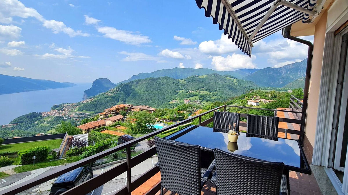Campi Apartment | Casa Irene le Balze apartment lake view