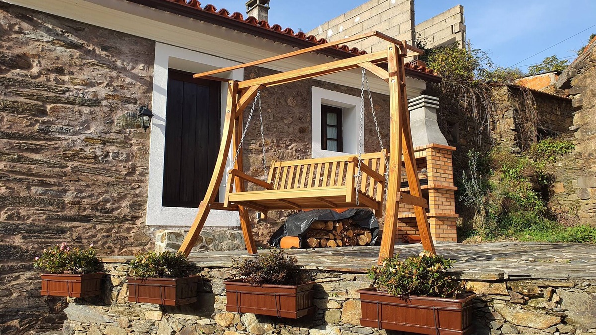 Proenca-a-Nova House | Casa Iris CunqueirosnIn the heart of Cunqueiros Schist Village