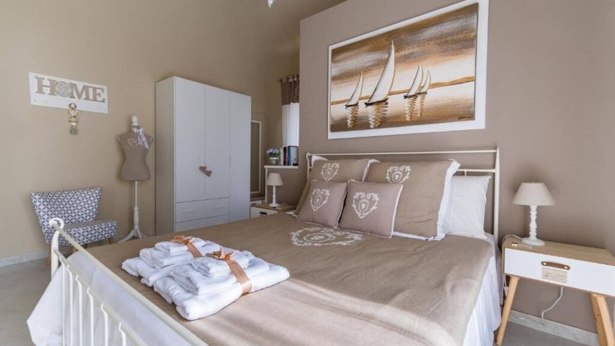 Santo Stefano di Camastra House | Casa Dolce Casa - Guest House - "Romantic" Room on the Via delle Ceramiche