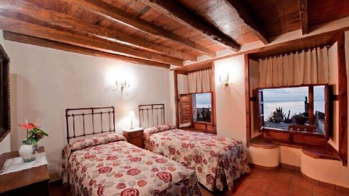 Los Quemados Cottage | Casa Los Melindros overlooks the sea and volcanoes