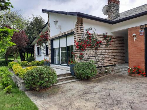 Castro Urdiales House | Casa la Choza, con piscina en la playa de Oriñón