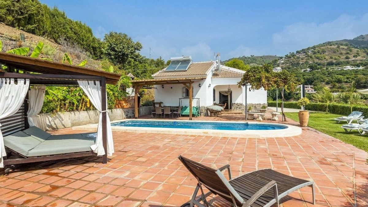 Canillas de Albaida Villa | Casa La Lomilla Canillas de Albaida by Ruralidays