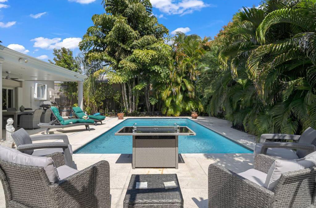 Coral Way Villa | Casa la Miami - Central location Villa with Pool & Gym