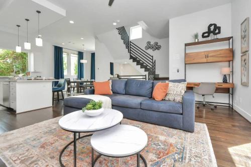 Midtown House | Casa LaBella - Downtown Skyline Views - Sleeps 10