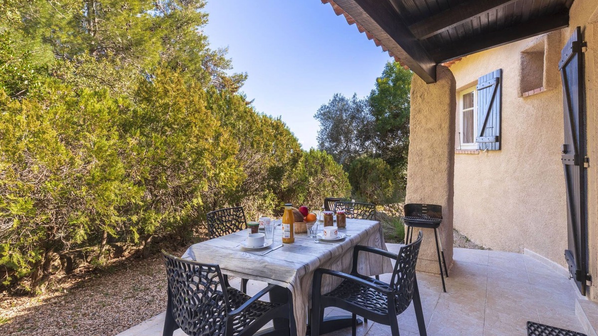 Santa Giulia House | Casa Lavezzi by Interhome