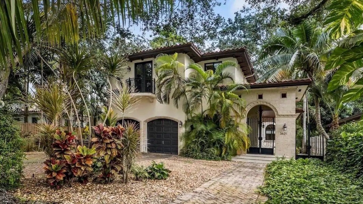 Southwest Coconut Grove House | Casa Le Jeune Luxury Villa in Coconut Grove