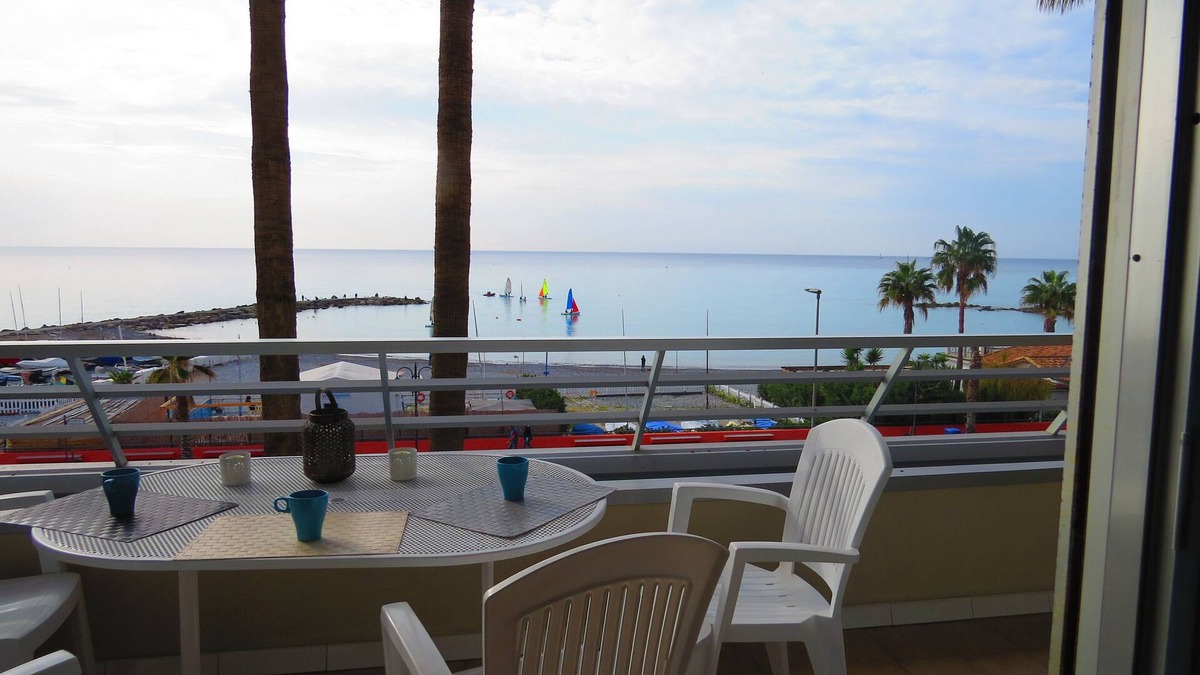 Ventimiglia Apartment | Casa Lea - one bedroom apartment with terrace overlooking the sea