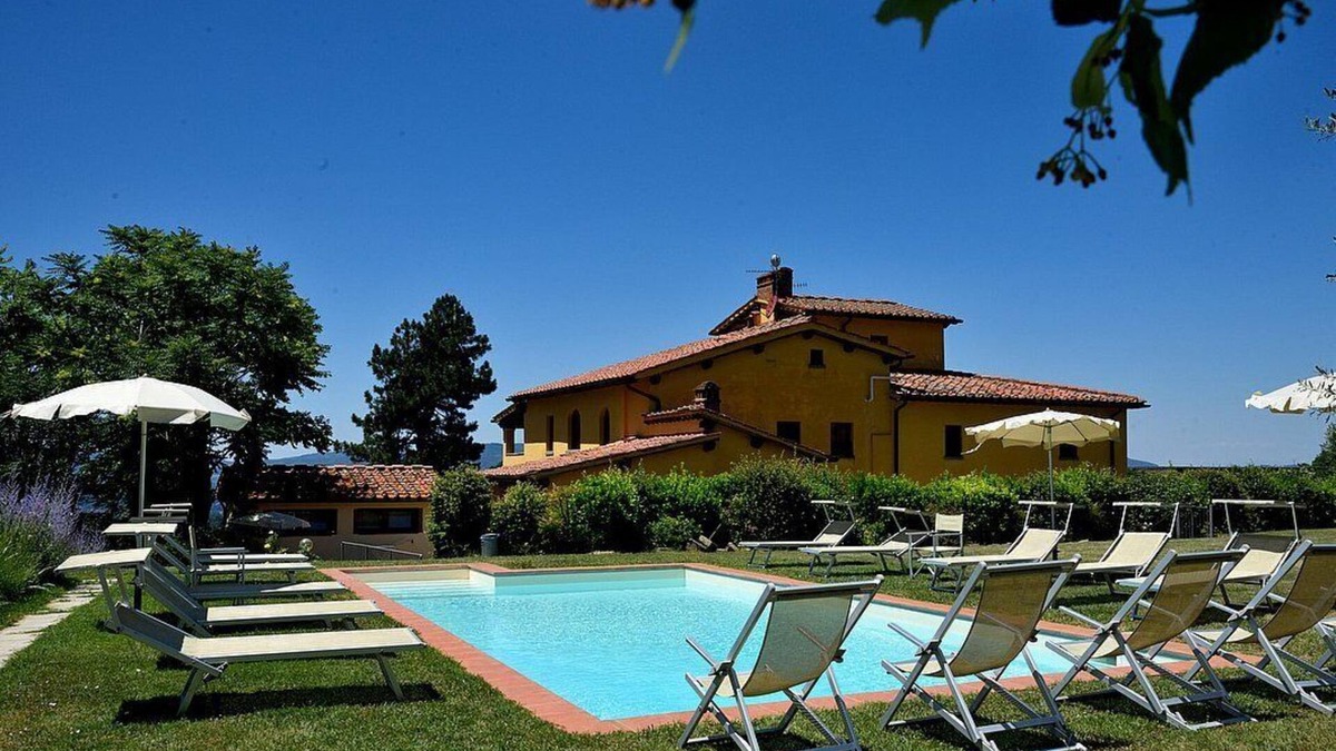 Castelfranco di Sopra House | Casa Leggiadra D: A characteristic apartment that is part of an ancient country house.