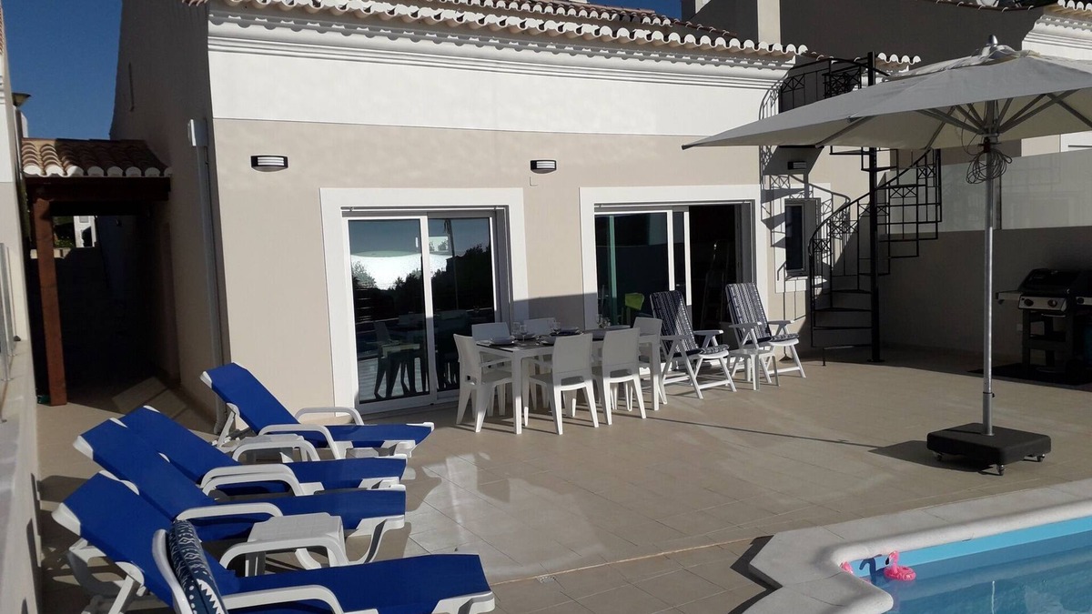 Salema Villa | Casa Lema - New Villa & Pool with sea view. Only 8 minutes walk to Salema Beach.