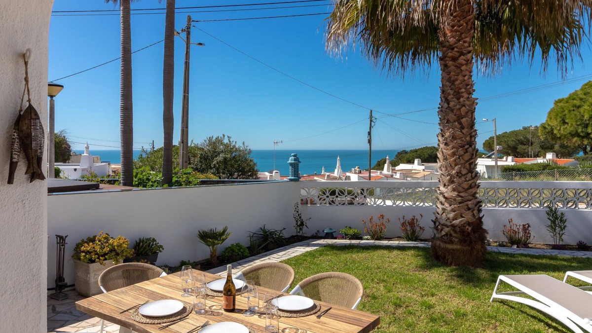 Vale de Covo Apartment | Casa Leon - 2 bed apartment with stunning sea views & superb location