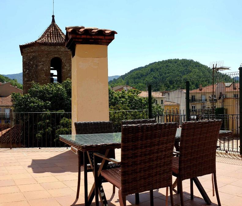 Sant Joan de Les Abadesses Apartment | Casa Lola - Terraza panorámica en el centro del pueblo