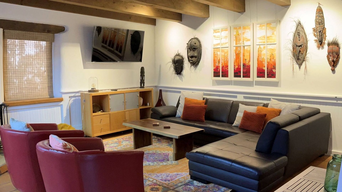 South Capitol House | Casa Loretto in Historic South Capitol neighborhood walk to Plaza and Railyard