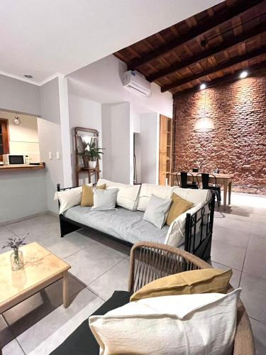 Nueve de Julio House | Casa Los Olivos