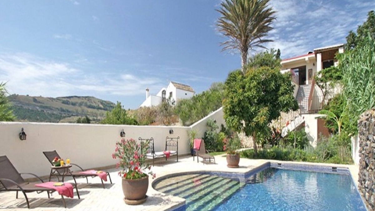 San Ambrosio House | Casa Lucia, a stylish 2/3 bedroom house, 2 bathrooms, 1 wc and private pool