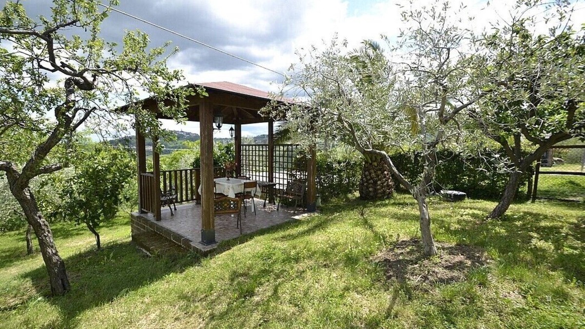 Cellino Attanasio House | Casa Lucrezia: A bright and cheerful two-story independent house surrounded by the greenery, with Free WI-FI.
