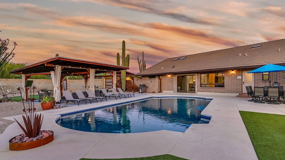 Desert View Village House | Casa Luna | 8BR w/Pool, Hot Tub, Putting Green | Pet Friendly