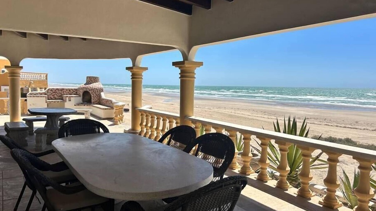 La Deportiva House | Casa Luna Llena Beachfront home in Playa Encanto