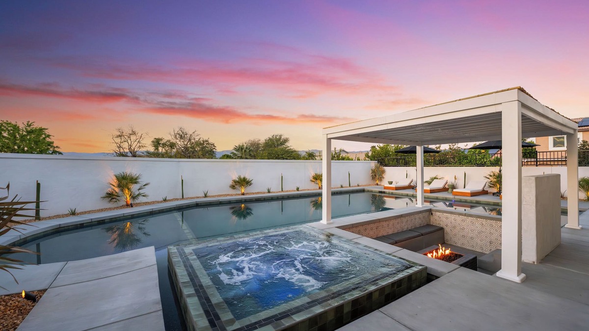 Coachella House | Casa Mañana: Oversized pool, Tulum inspired relaxing backyard/close to festivals