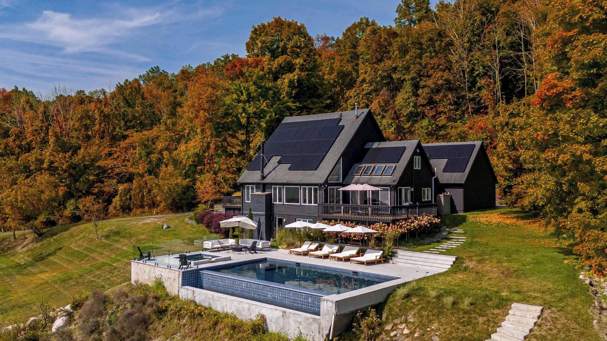 Middletown House | Casa Manzara: Mountain Top Views, Pool + Hot Tub by Red Cottage