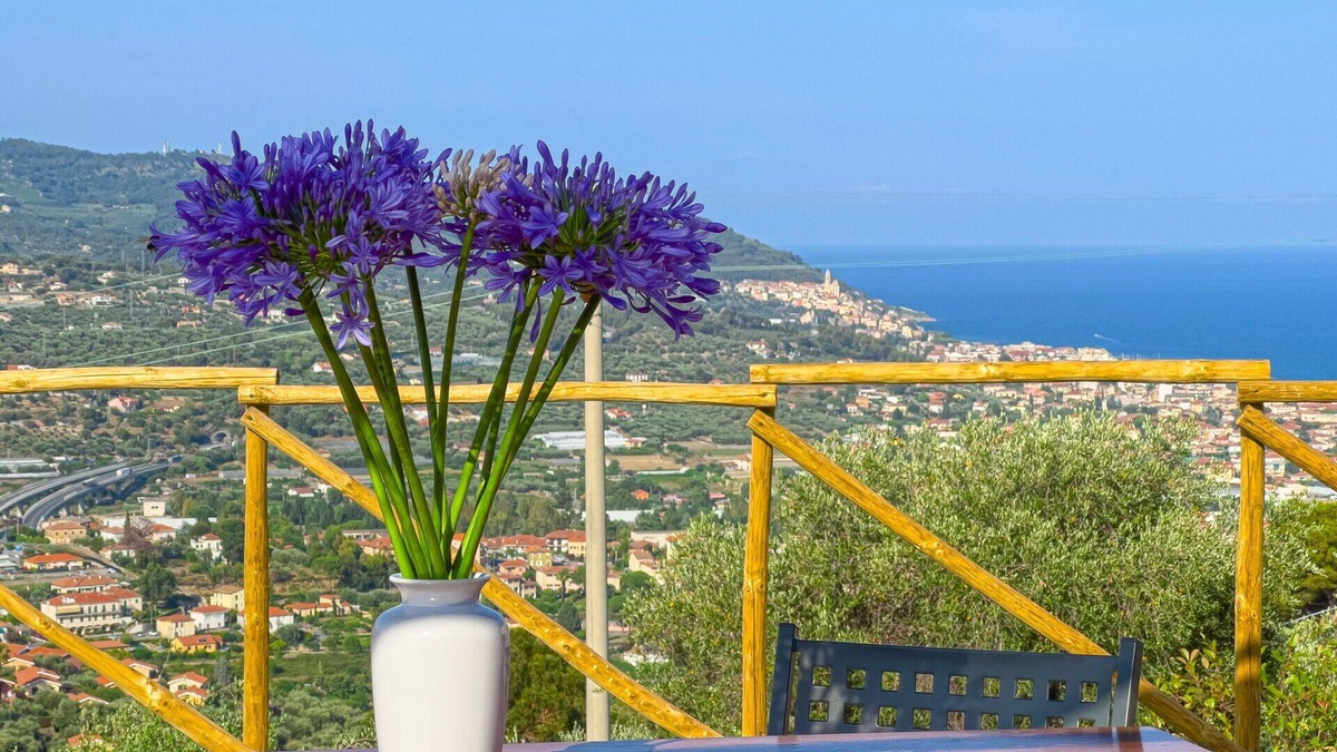Serreta House | Casa Mara - house with garden, for 5 people, in the small village of Diano Serreta
