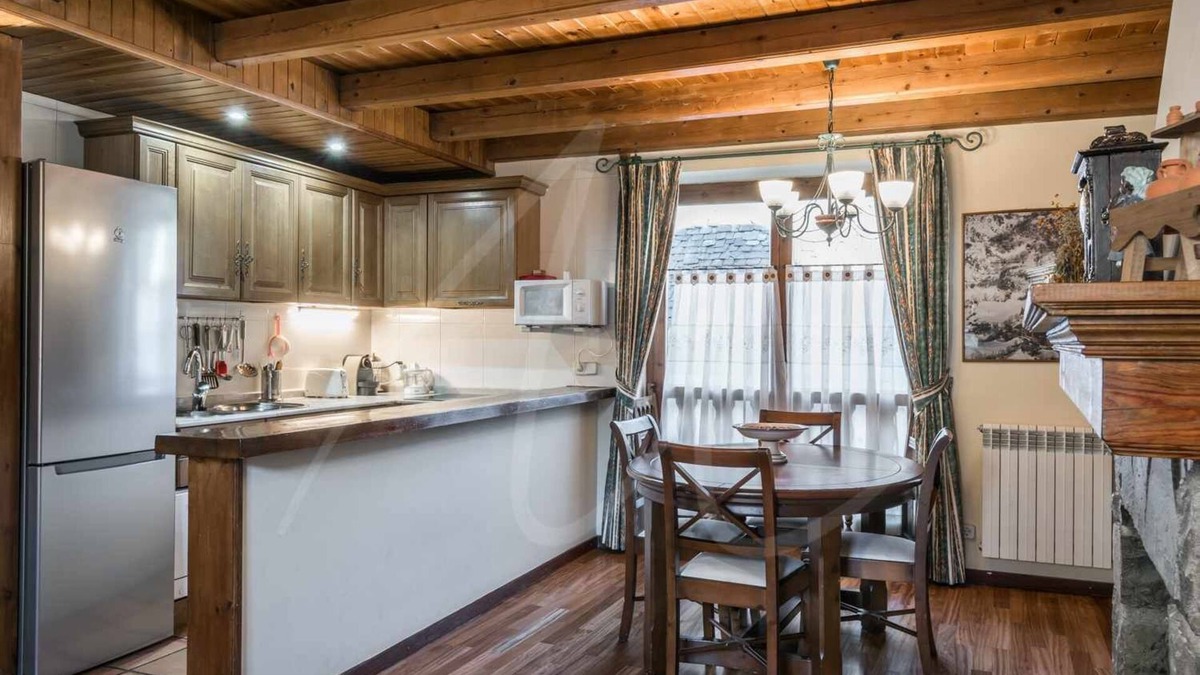 Salardu House | Casa Marimanha by SeaMount Rentals