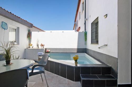 Ronda House | Casa Mia Jacuzzi Exterior