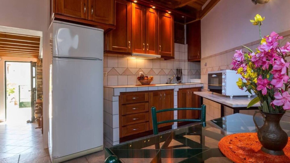 Votsi Apartment | Casa Milos Traditional Villa 190 m to the beach