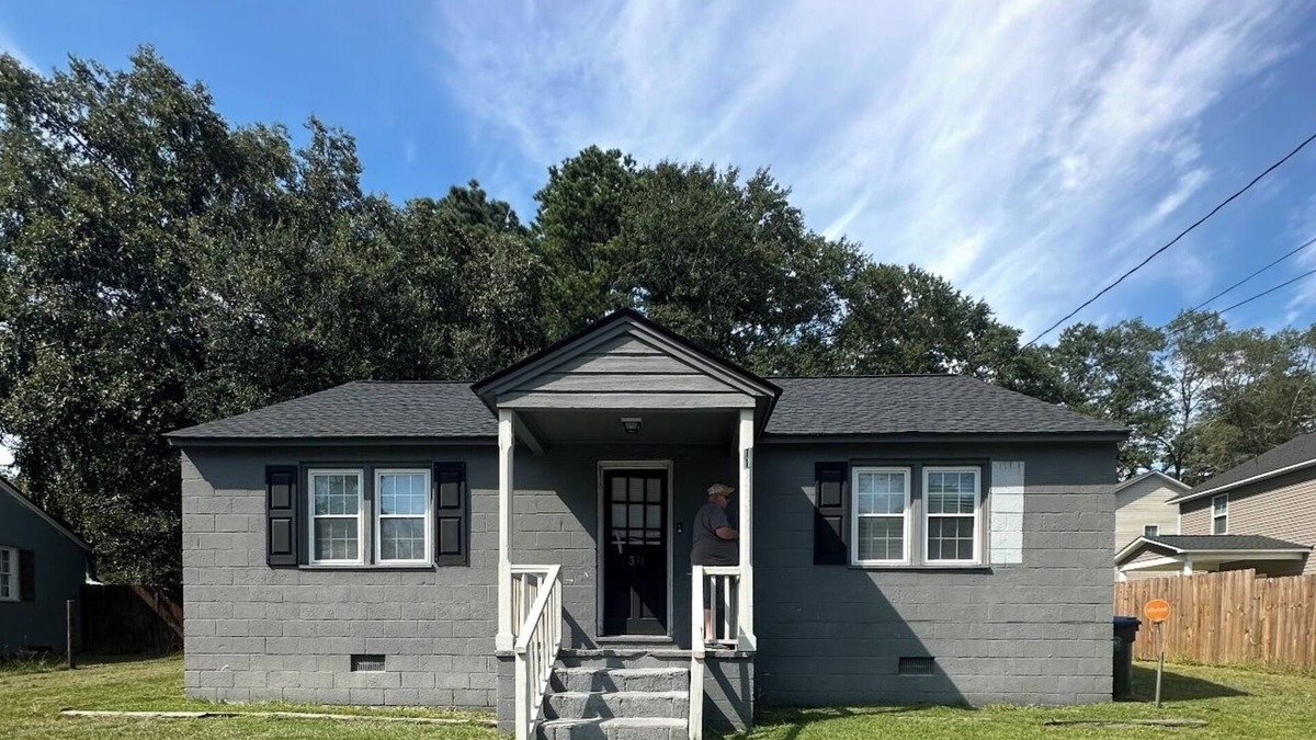 Raeford House | Casa Minimal Cottage Pet Friendly w/Fenced Yard