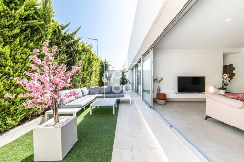 Torrevieja Apartment | Casa Mirasal - Ground flour - Roof terrace - By OYOOSTAYS