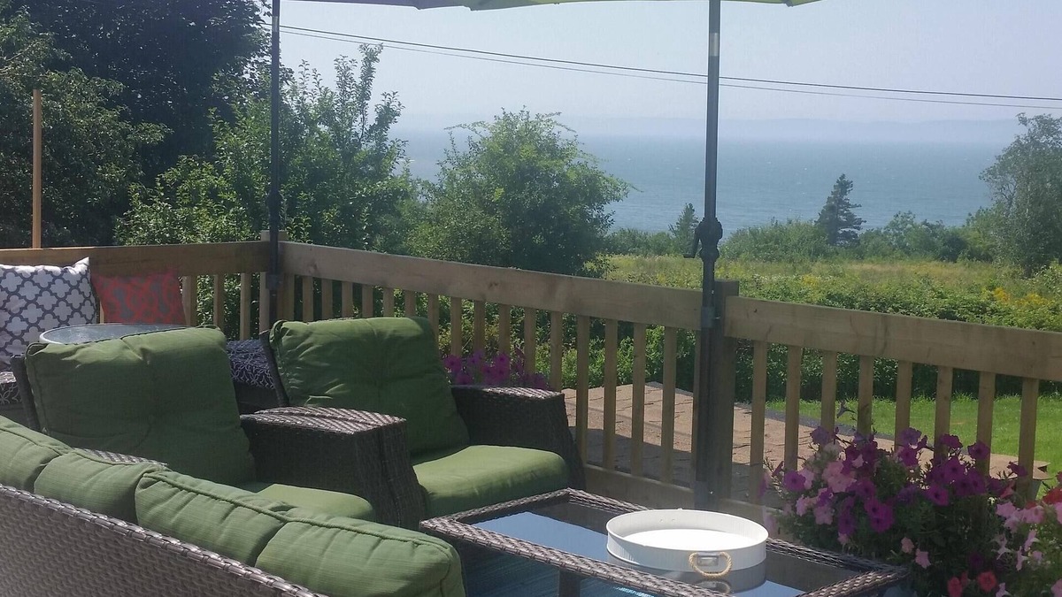 Barton Bed & Breakfast | Casa Moana, Lovely old house overlooking St. Mary`s Bay, with free breakfast.