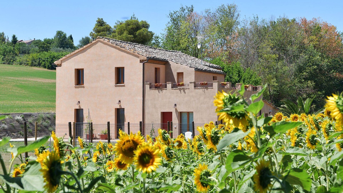 Monsano House | CASA MONTEFIORE 13 farmhouse in the Marche countryside