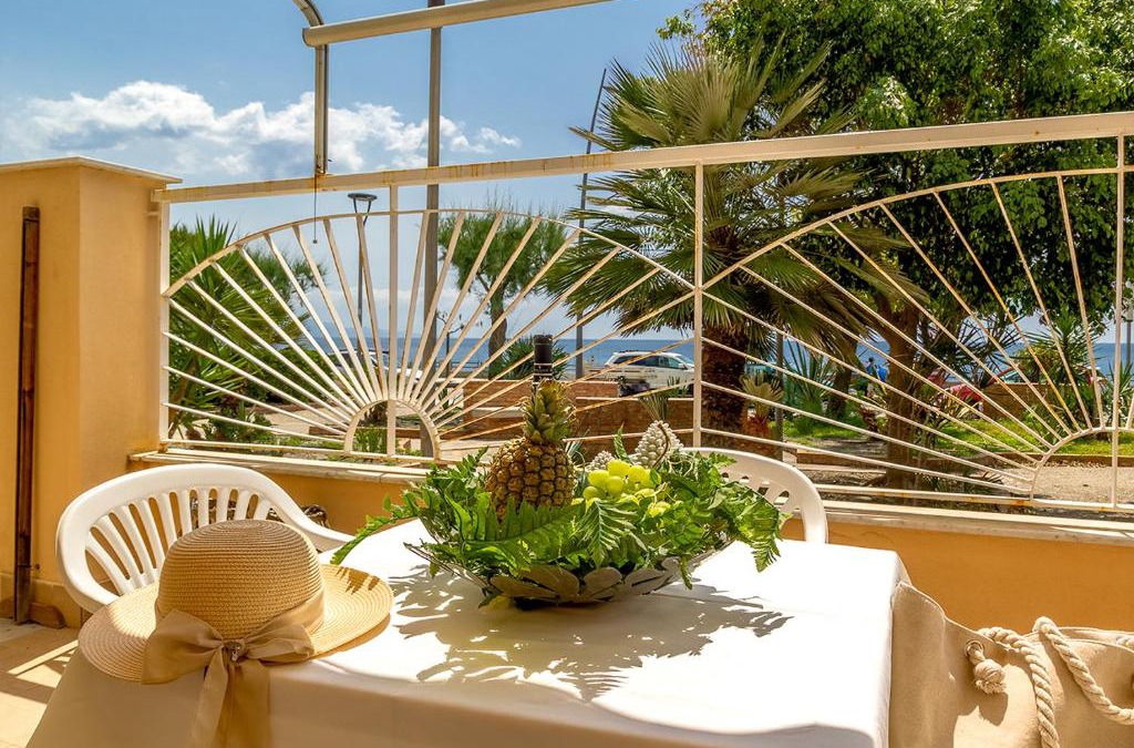 Roccalumera Apartment | Casa Morgana-Beachfront