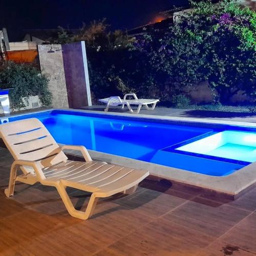 Ipitanga House | Casa na praia piscina privativa