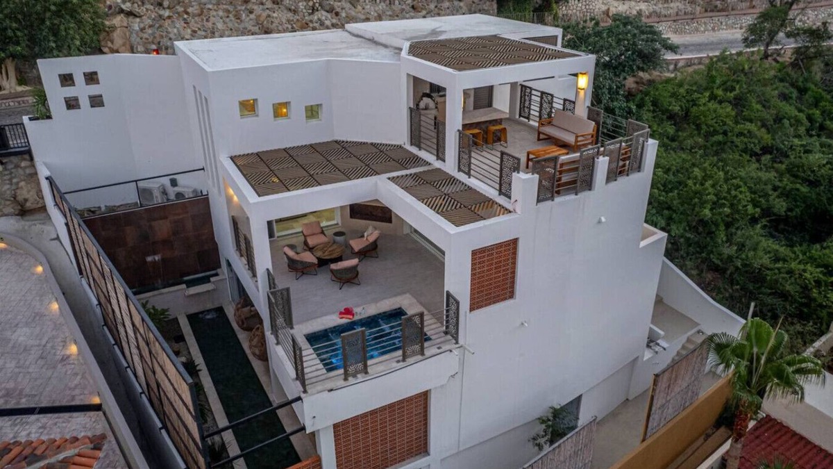 Centro Villa | Casa Natalia: Newly Built Luxurious Pedregal Home