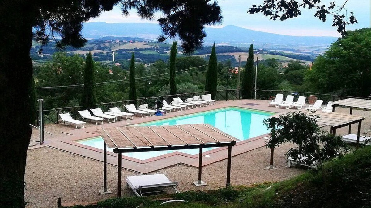 Montefiascone House | Casa Nocetta C: A characteristic and welcoming apartment that is part of an ancient country house surrounded by the greenery, with Free WI-FI.