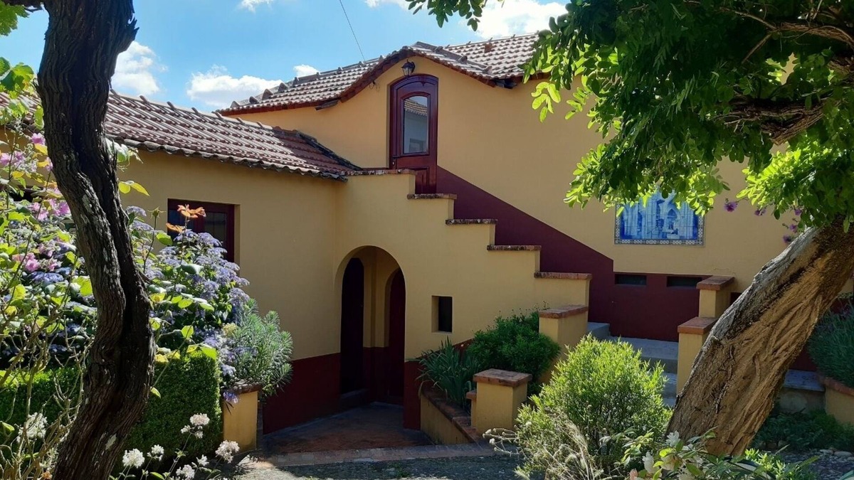 Tabua House | Casa num Jardim com Piscina no Lindo Centro Verde Perto do rio Alvo Comas Praias