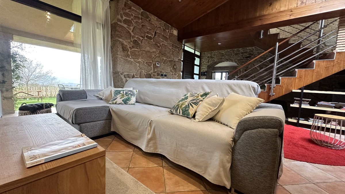 As Neves House | Casa O Corvo, Casa con Piscina en Plena Naturaleza