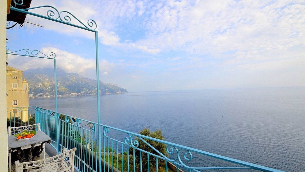 Castiglione House | Casa Olivo Marino A: A graceful apartment which faces the sun and the sea, with Free WI-FI.