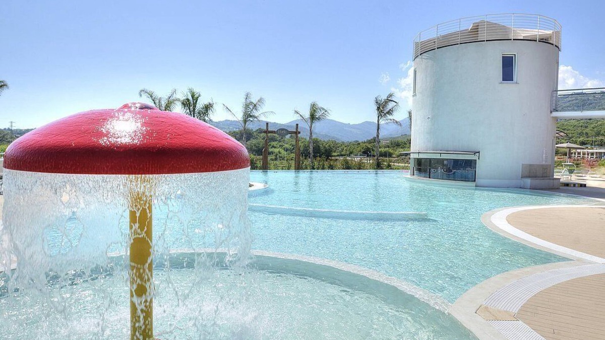Casal Velino House | Casa Ondina B: A welcoming apartment situated in a quiet location, a few minutes from the town center, with Free WI-FI.