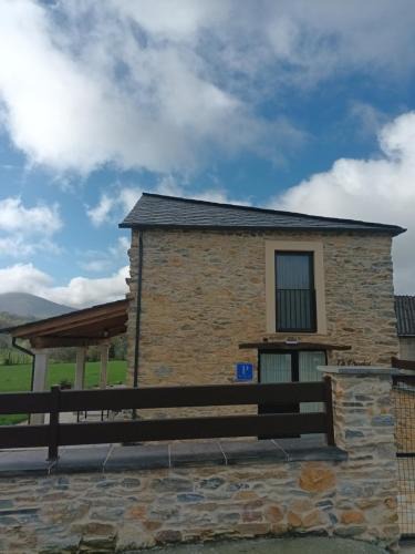 Triacastela House | Casa Os Prados da Albela