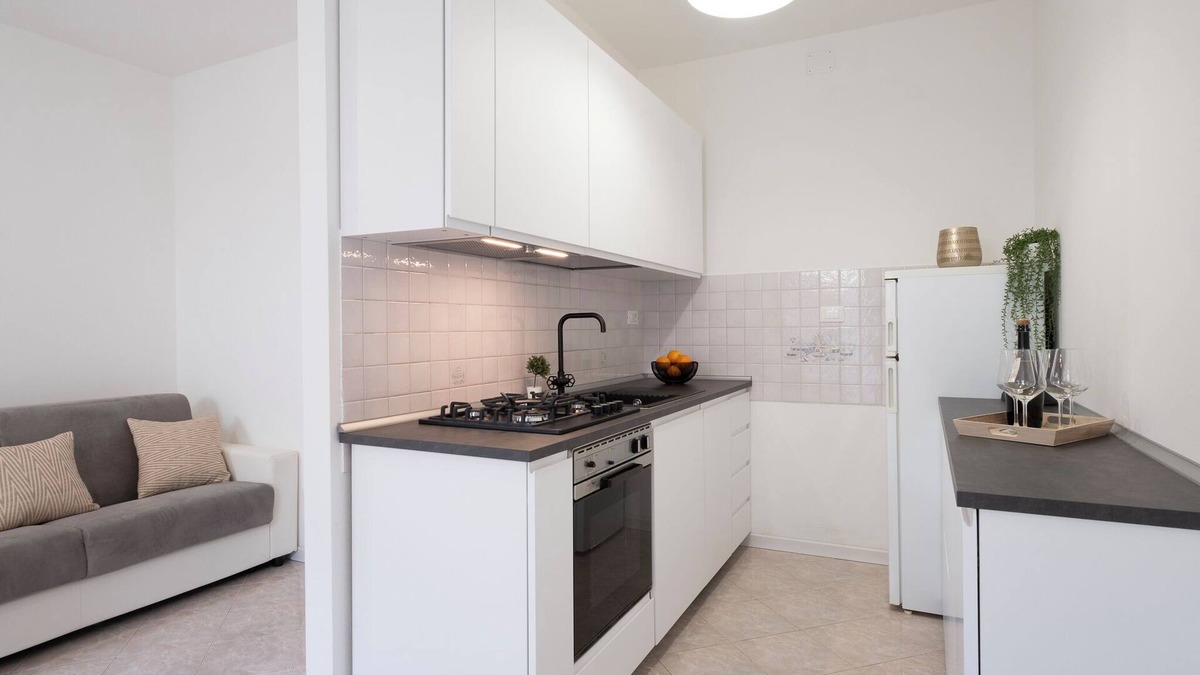 Padova Apartment | CASA PADOVA- 2 minutes from the station to any Italian city.