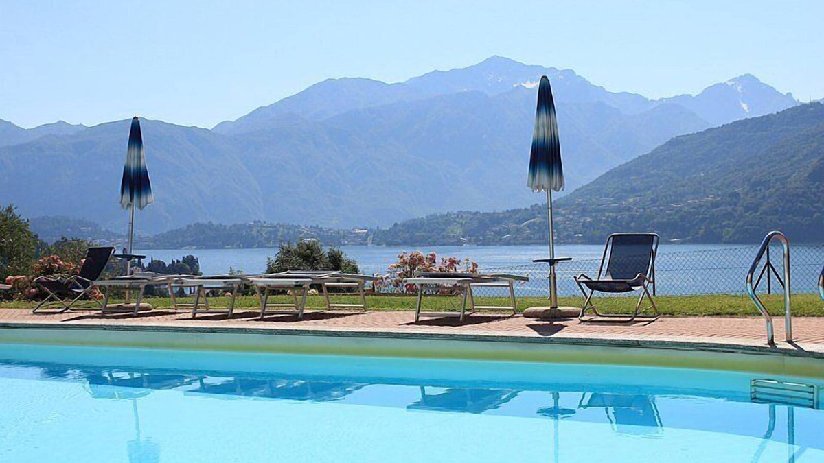 Azzano House | Casa Panorama Uno: A bright and cheerful studio apartment situated at a short distance from the shores of Lake Como, with Free WI-FI.