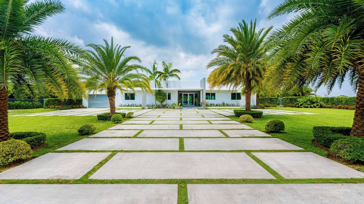 Princeton Bed & Breakfast | Casa Paradiso - Beautiful 1.5 Acre Modern Paradise