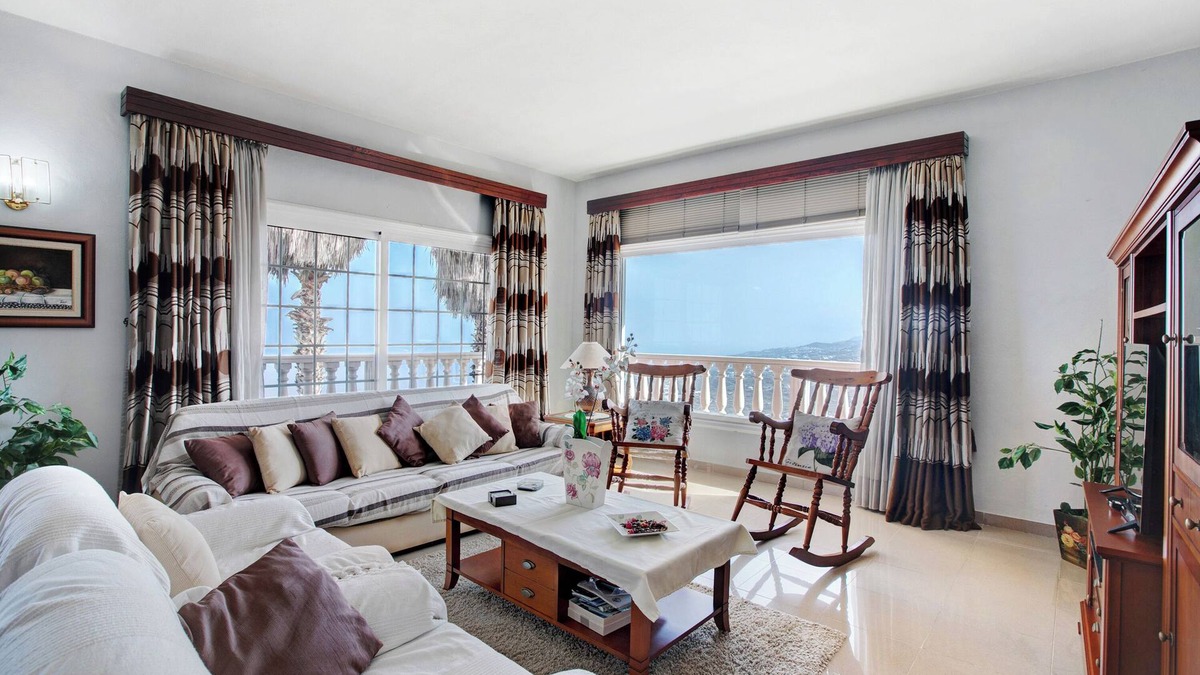 Icod de los Vinos Ski Chalet | 'Casa Paseo Mirabal' with Sea View, Private Terrace and Wi-Fi