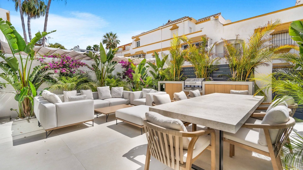 Golden Mile Ski Chalet | Casa Penati - Marbellamar