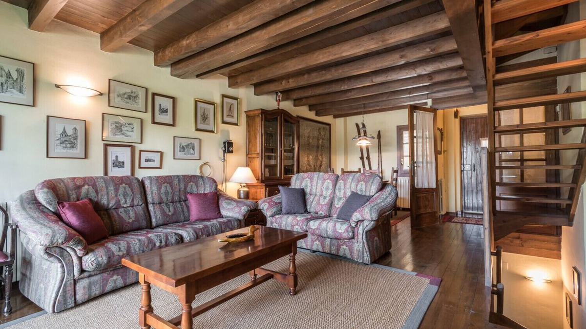 Pujo Ski Chalet | Casa Pinarrets by Totiaran in Salardú, 10 people, 5 bedrooms, with garden