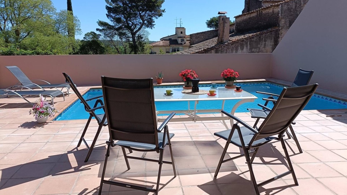 Camallera Villa | Casa Pintora with private pool. 12kms to Costa Brava beaches