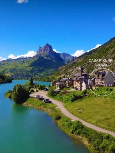 Lanuza Apartment | CASA PIXURRI en Lanuza compuesta de 5 apartamentos turísticos en casona pirenaica, a 10 minutos de las ESTACIONES de ESQUÍ de FORMIGAL-PANTICOSA