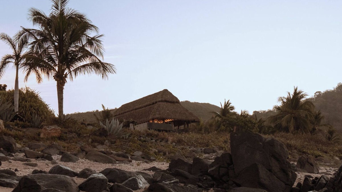 Troncones Villa | Casa Pomona - award-winning oceanfront villa with 6 bedrooms in Troncones